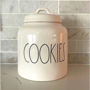 Rae Dunn Cookie Jar, Artisan Collection by Magenta, Excellent Condition